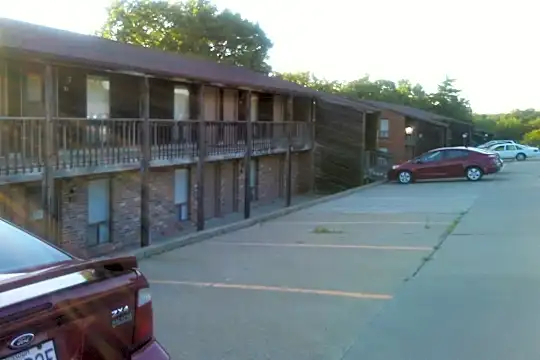 Lakeside Apartments Photo 1