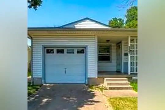 2207 Cartwright St Photo 1