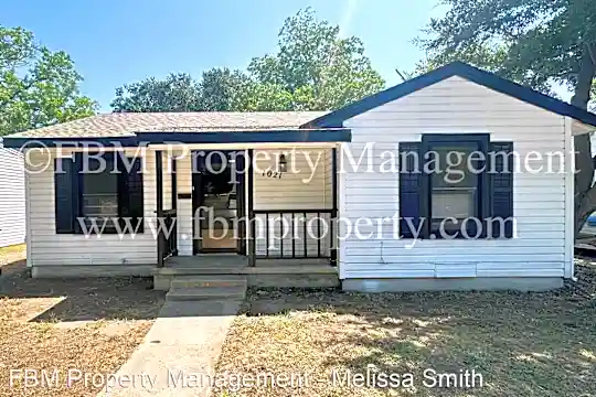 1021 N 23 1/2 St Photo 1