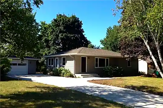 806 Summer St Photo 1