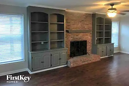 2011 Jefferson Avenue Photo 2