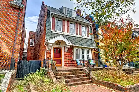 15 S Arthur Ashe Blvd-8.jpg