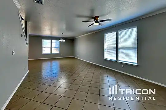 12823 Limestone Way Photo 2