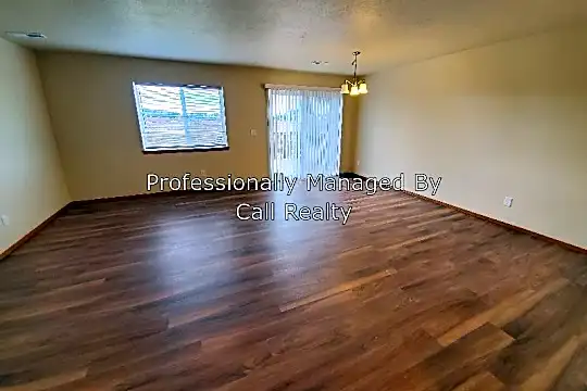 941 N Stanley St Photo 2