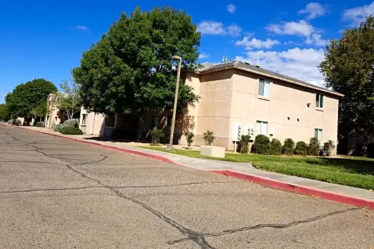 Pool Equipped Apartments in Downtown | Kingman, AZ | Rent.