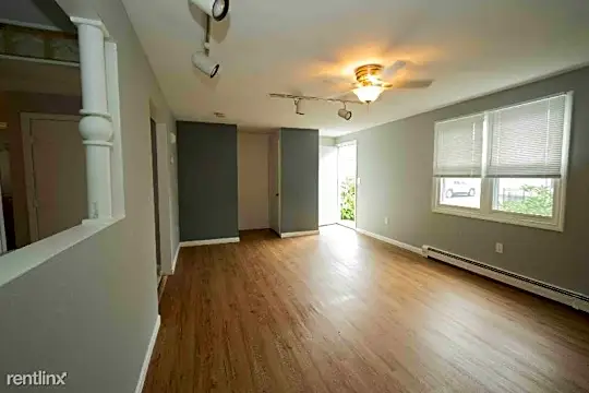 31 Pine St Photo 2