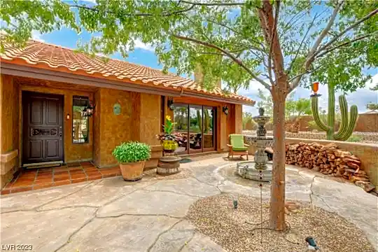 2245 Darwin Cir Photo 2