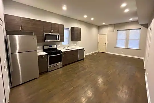 2750 W Cermak Rd #2R Photo 2