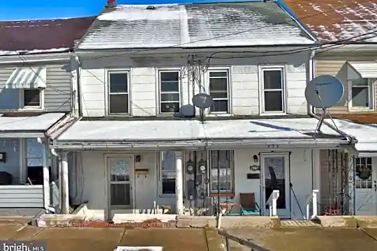 931 W Spruce St Photo 1