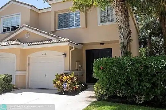 4718 NW 59th Manor Photo 1