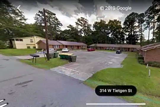 311 W Tietgen St Photo 1