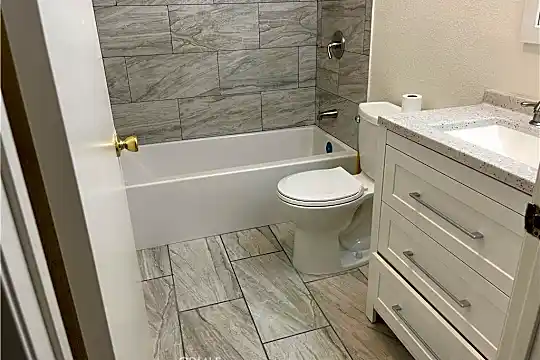 1629 Cherry Ave #105 Photo 2