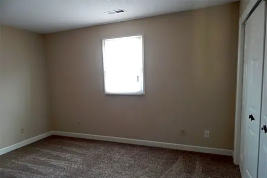 1520 Forest Knolls Cir SE Photo 2