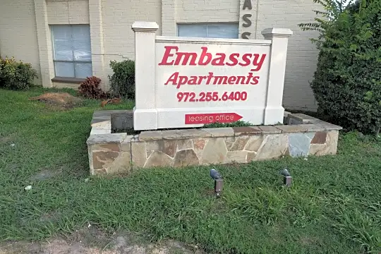 Embassy Apartments Photo 2