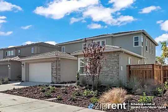 2746 Irish Meadow Way Photo 2