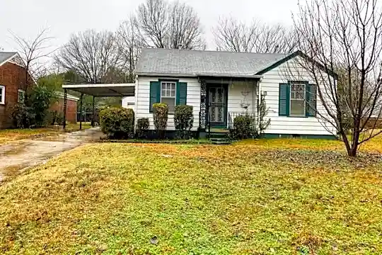 1079 Maria St Photo 1