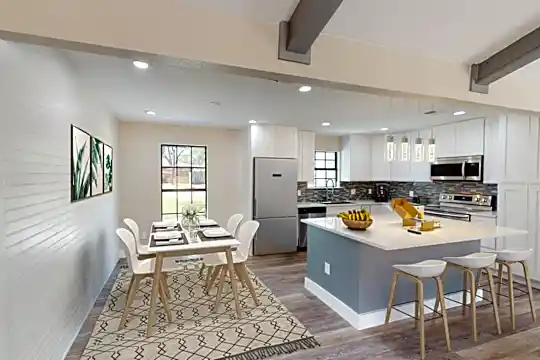 204 Tower Dr Photo 2