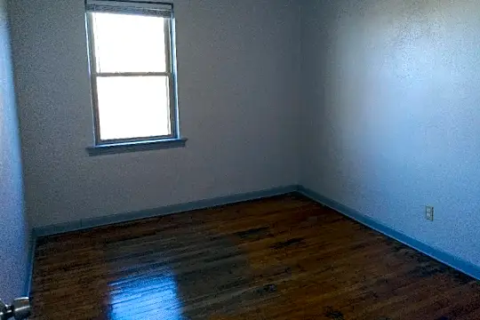 921 Jackson St Photo 2