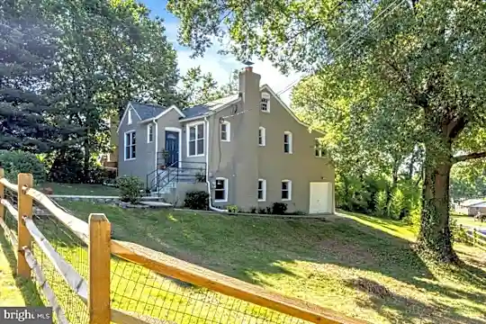 6001 Berwyn Rd Photo 1