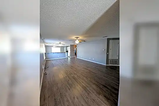 7626 Chablis Cir Photo 2