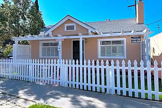 Chateau Los Feliz  Apartments in Los Angeles, CA