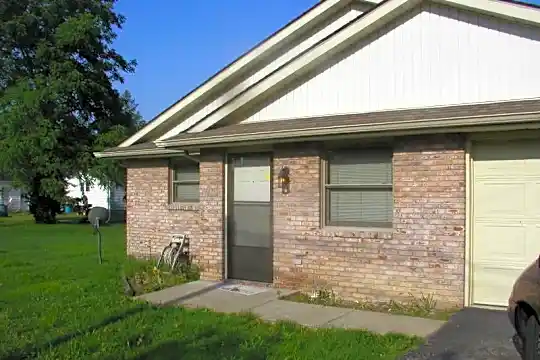 805 S Bentley St Photo 1