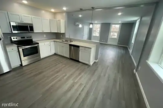 201 W Main St Photo 1