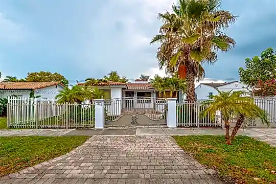 600 SW 19th Rd #0 Photo 1