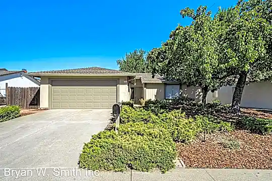 2220 Dillard Way Photo 1