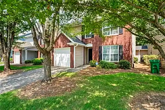 1316 Gates Cir SE Photo 2