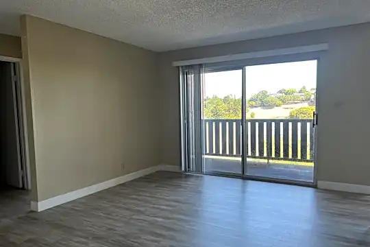 1015 Continentals Way Photo 1