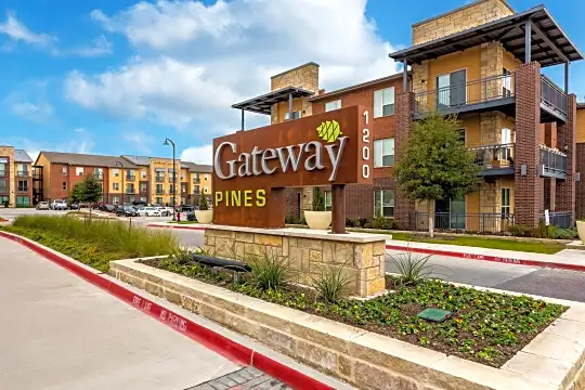 Gateway Pines Photo 1
