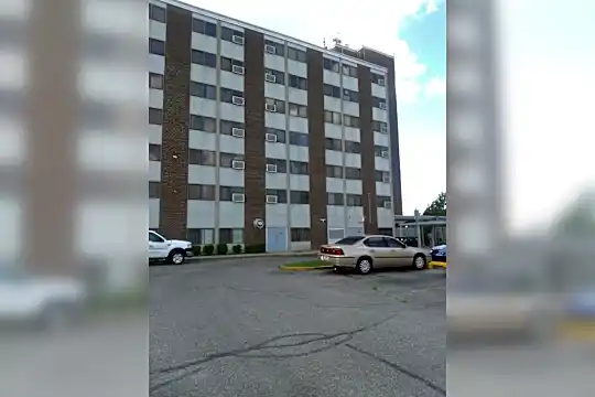 Clark Arms Apartments Photo 1