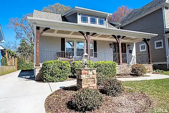 211 E Roanoke Park Dr Photo 1
