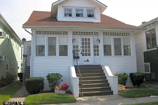11 N Victoria Ave #1 Photo 1