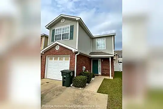 221 Wakefield Way Photo 2