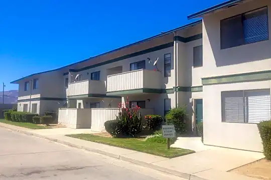 Woodridge Apartments Photo 1