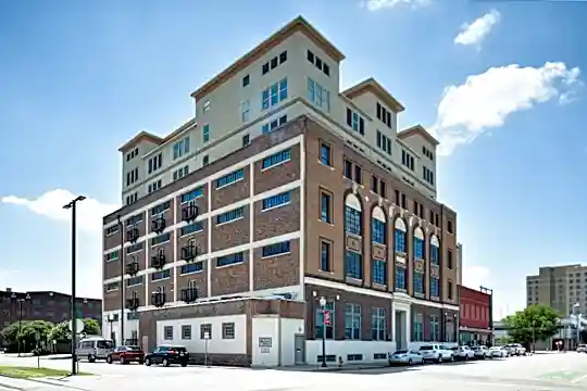 Paramount Waco Photo 1