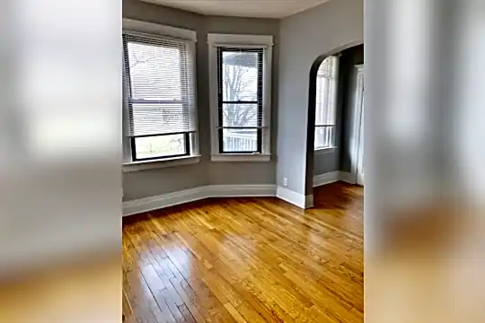 27 E Willis St Photo 1