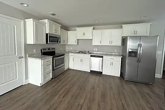515 Fraser Dr Photo 2