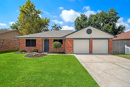 2509 33rd Ave N Photo 2