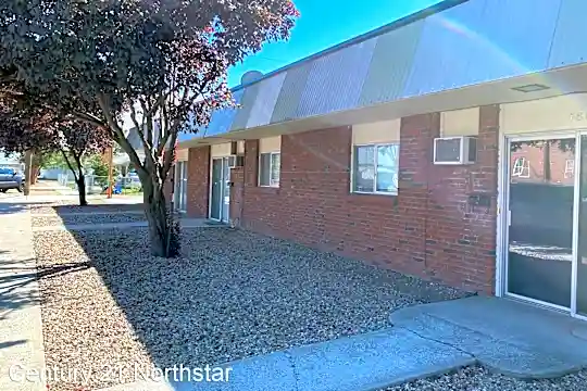 160 NW 3rd Ave Photo 2