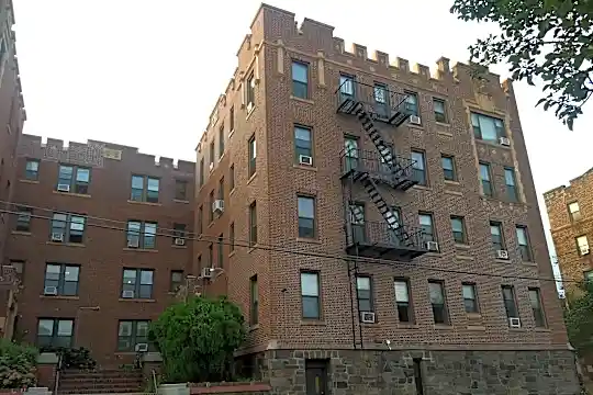 SIWANOY COURT Photo 1