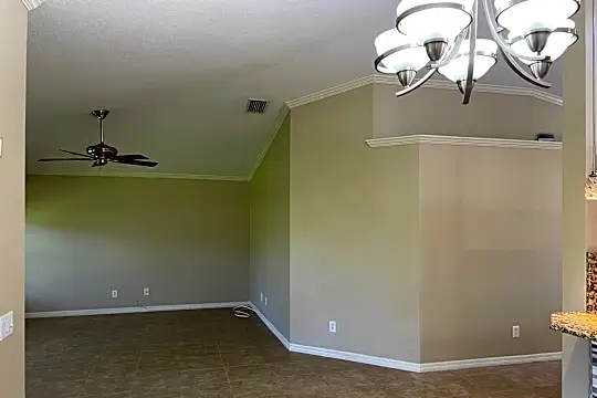 6358 Sturbridge Ct Photo 2