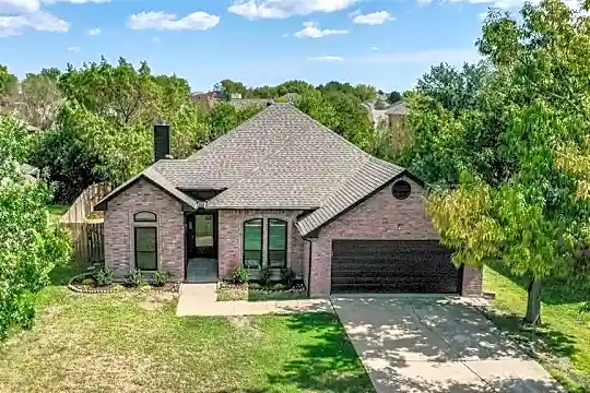 144 Woodcreek Dr Photo 1