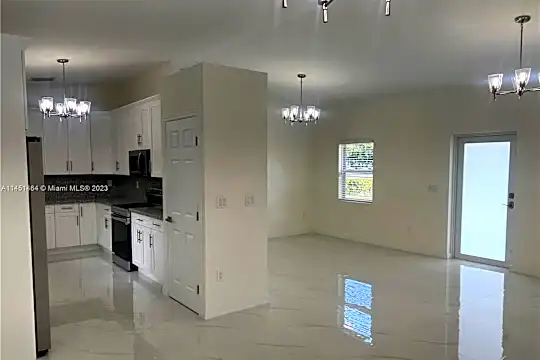 10801 SW 56th St Photo 1