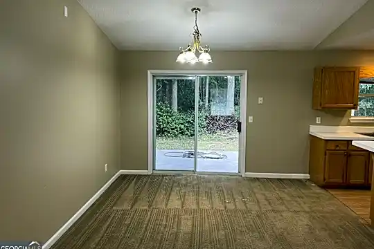 204 Old Pond Dr Photo 2
