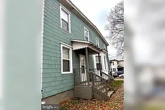 1012 W 3rd St Photo 2