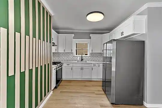 98 W 32nd St #1 Photo 2