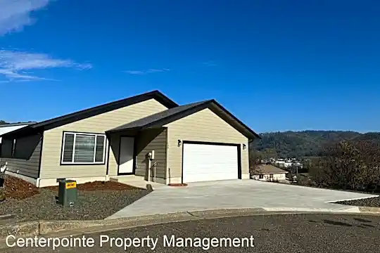 139 NW Makah Ct Photo 1
